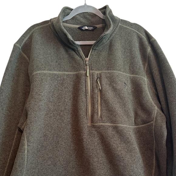 The North Face Green Men's 1/4 Zip Fleece Pullover Sweatshirt - Picture 5 of 5